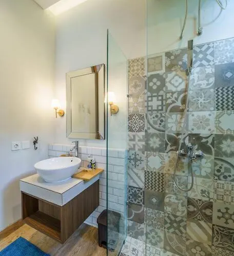Ammanya - Modern 3-bedroom Luxury In Amazing Location! *